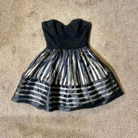 Betsy Johnson Stripe Organza Dress size 6. - Picture 9 of 9